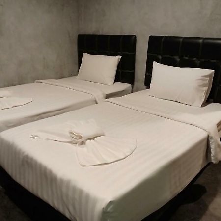 罗夫特那红酒店 洛坤府 外观 照片