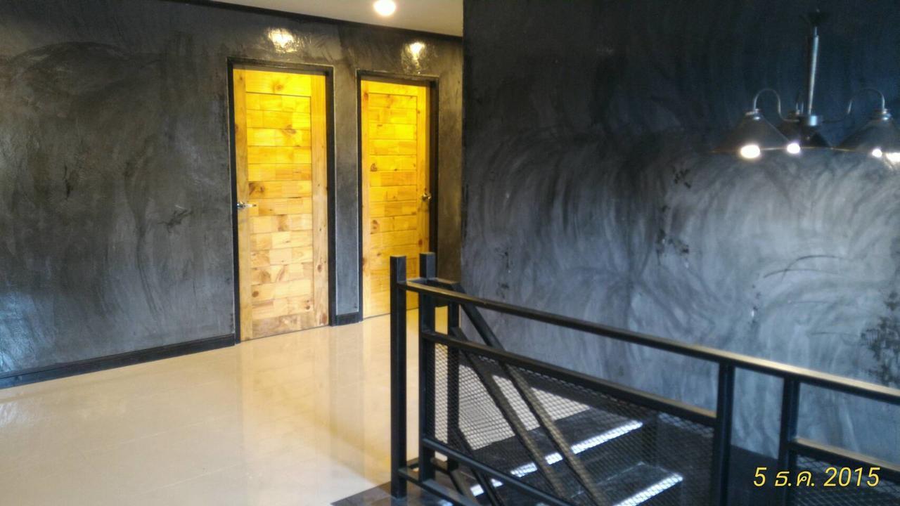 罗夫特那红酒店 洛坤府 外观 照片