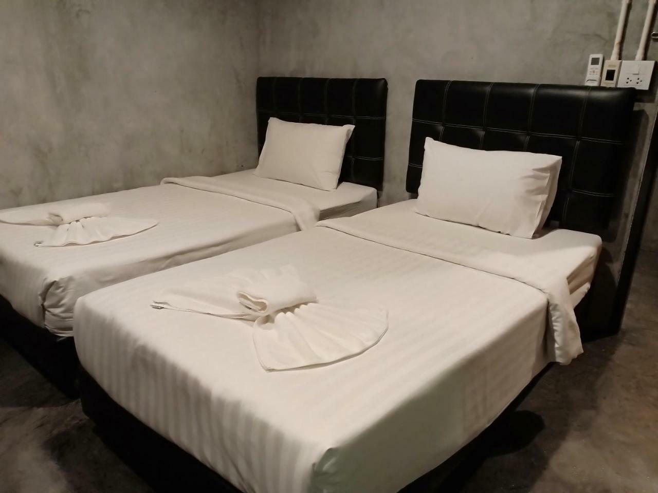 罗夫特那红酒店 洛坤府 外观 照片